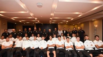 أبو ريدة يؤازر المنتخب الوطني تحت 17 عاما قبل انطلاق المونديال