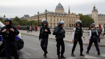 إصابة 10 أشخاص بعملية دهس في إيل دوليران جنوب غرب فرنسا إصابة 10 أشخاص بعملية دهس في إيل دوليران جنوب غرب فرنسا