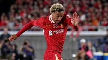 إيكيتيكي: صرامة سلوت تصنع الفارق في ليفربول والمنافسة مع إيزاك تحفزني على التطور