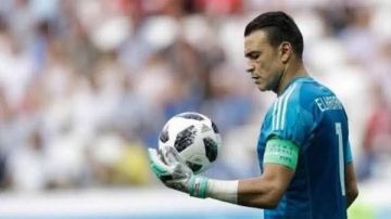 الحضري: أداء الأهلي والزمالك غير مطمئن قبل مباراة السوبر الحضري: أداء الأهلي والزمالك غير مطمئن قبل مباراة السوبر