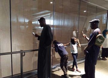  بالجلابية السوداني .. إقبال كبير من جنسيات أفريقية وأوروبية لزيارة المتحف المصري الكبير