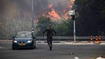 حرائق في مدينة حيفا وقوات الإطفاء الإسرائيلية تحاول السيطرة حرائق في مدينة حيفا وقوات الإطفاء الإسرائيلية تحاول السيطرة