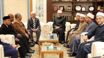 مفتي الجمهورية يستقبل وفدا رفيع المستوى من المسؤولين الدينيين بولاية بهانج الماليزية لتعزيز التعاون الإفتائي مفتي الجمهورية يستقبل وفدا رفيع المستوى من المسؤولين الدينيين بولاية بهانج الماليزية لتعزيز التعاون الإفتائي