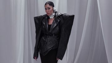 بشعر مبلل.. غادة عبد الرازق تتصدر التريند بجلسة تصوير جريئة.. صور