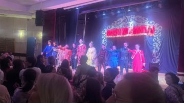 تصفيق حاد لـ سكرين وإشادات ببطل قبل انتهاء العالم بدقيقة في ثاني أيام مهرجان شرم الشيخ للمسرح تصفيق حاد لـ سكرين وإشادات ببطل قبل انتهاء العالم بدقيقة في ثاني أيام مهرجان شرم الشيخ للمسرح