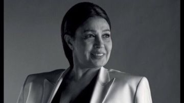 فيفي عبدة تطلب الدعاء لتامر حسني