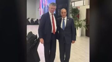 وزير الخارجية يتلقى مع مستشار الأمن القومي البريطاني