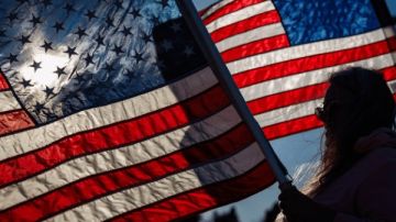 7 علامات مقلقة تهدد الاقتصاد الأمريكي رغم المؤشرات الوردية