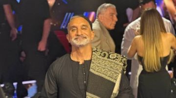 باسم يوسف يشارك في تريند الجلابية احتفالا بالزي الشعبي المصري