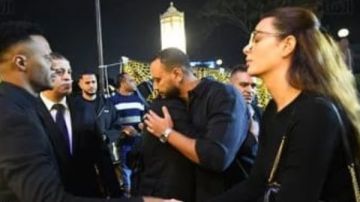 بعد أنباء الانفصال.. هنادي مهنا مع زوجها أحمد خالد صالح في عزاء والد محمد رمضان