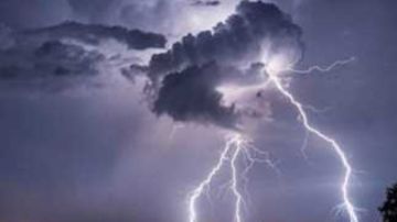 ضربات برق ورعد.. الأرصاد تحذر المواطنين من تقلبات جوية فى هذا الموعد
