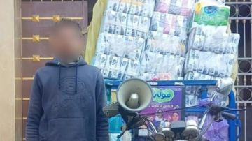 لجذب انتباه المارة.. القبض على بائع متجول أذاع تسجيلا صوتيا للتحذير من اللصوص