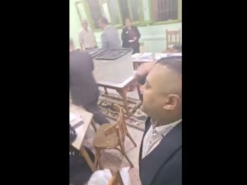 مصر.. استغاثة بالسيسي بعد مخالفة جسيمة داخل لجنة انتخابية (فيديو)