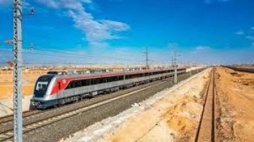 وزارة النقل توقع عقد تشغيل وصيانة القطار السريع مع تحالف مصري ألماني وزارة النقل توقع عقد تشغيل وصيانة القطار السريع مع تحالف مصري ألماني