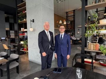 وزير الاستثمار والتجارة الخارجية يلتقى رئيس الغرفة التجارية الدولية في جوهانسبرج لبحث التعاون المشترك وزير الاستثمار والتجارة الخارجية يلتقى رئيس الغرفة التجارية الدولية في جوهانسبرج لبحث التعاون المشترك