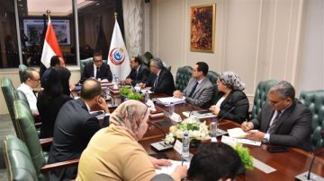 وزير الصحة يناقش الموقف التنفيذي لإنشاء مستشفى النيل للأطفال