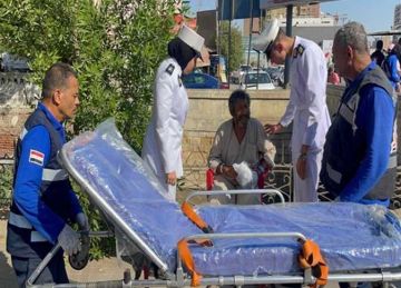 الداخلية تنقل مسنا غير قادر على الحركة إلى المستشفى الداخلية تنقل مسنا غير قادر على الحركة إلى المستشفى