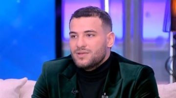 القهر والحزن كسروني .. مسلم يكشف سبب جلطة ذراعه