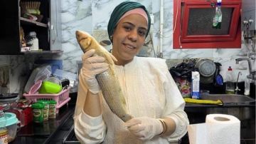 بضاعة أتلفها تيك توك.. أم مكة من بائعة سمك لـ 6 شهور حبس القصة الكاملة