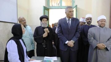 محافظ أسوان يتفقد لجان الاقتراع فى انتخابات مجلس النواب .. شاهد