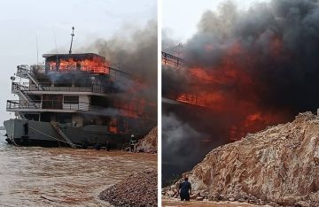 مصر.. حريق يلتهم باخرة سياحية في أسوان (صور) مصر.. حريق يلتهم باخرة سياحية في أسوان (صور)