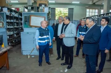 وزير الإنتاج الحربي يتفقد سير العملية الإنتاجية بشركة حلوان لمحركات الديزل (مصنع 909 الحربي)