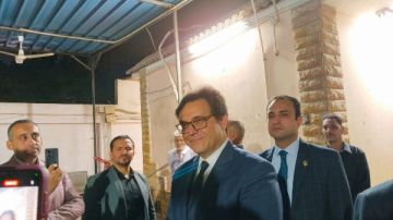 وزير الثقافة يدلي بصوته في انتخابات النواب بلجنة الهيئة العامة لمشروعات التعمير وزير الثقافة يدلي بصوته في انتخابات النواب بلجنة الهيئة العامة لمشروعات التعمير