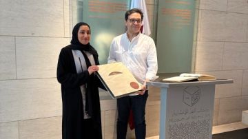 وزير الثقافة يزور متحف الفن الإسلامي بالدوحة