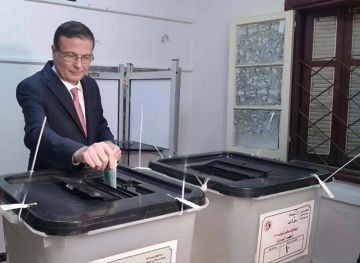وزير الزراعة يدلي بصوته في انتخابات مجلس النواب بالإسكندرية وزير الزراعة يدلي بصوته في انتخابات مجلس النواب بالإسكندرية