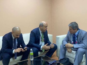 وزير الطيران المدني يعقد لقاءات ثنائية رفيعة المستوى مع عدد من وزراء ورؤساء هيئات الطيران المدني لتعزيز التعاون الدولي وزير الطيران المدني يعقد لقاءات ثنائية رفيعة المستوى مع عدد من وزراء ورؤساء هيئات الطيران المدني لتعزيز التعاون الدولي