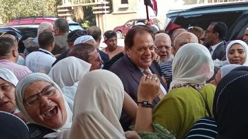 السيدات يشاركن بكثافة أمام مركز شباب الأصبجي في المنيب استعدادا للانتخابات