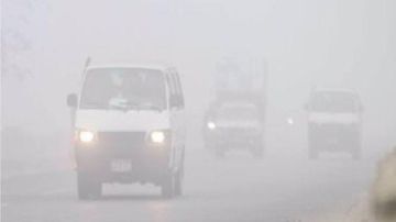 خبير مروري يوجه تحذيرات لقائدي السيارات بسبب الشبورة