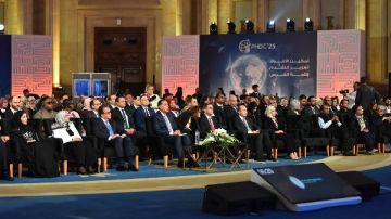 رئيس الوزراء ووزير الصحة يشهدان جلسة حوارية رفيعة المستوى في مؤتمر PHDC 25