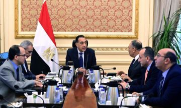 رئيس الوزراء يؤكد حرص الحكومة على تعزيز دور المركز الوطني لتخطيط استخدامات أراضي الدولة رئيس الوزراء يؤكد حرص الحكومة على تعزيز دور المركز الوطني لتخطيط استخدامات أراضي الدولة