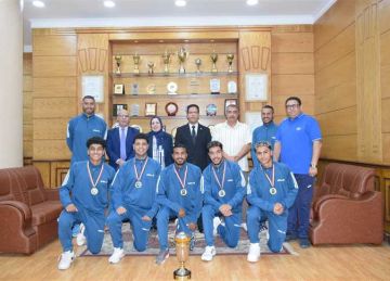 رئيس جامعة بنها يكرم الفائزين بالمركز الأول في بطولة الدورة العربية لخماسيات كرة القدم للجامعات رئيس جامعة بنها يكرم الفائزين بالمركز الأول في بطولة الدورة العربية لخماسيات كرة القدم للجامعات