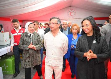 في زيارة تاريخية.. رئيس جمهورية كولومبيا يتفقد الهلال الأحمر (تفاصيل)