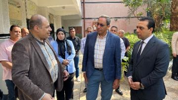 جاهزون لانطلاق ماراثون الانتخابات.. محافظ قنا يتفقد مقار لجان انتخابات مجلس النواب