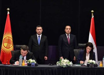 رئيس الجمهورية القيرغيزية ورئيس الوزراء يشهدان توقيع عدد من الاتفاقيات لتعزيز التعاون بين البلدين رئيس الجمهورية القيرغيزية ورئيس الوزراء يشهدان توقيع عدد من الاتفاقيات لتعزيز التعاون بين البلدين