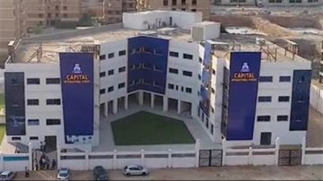 أزمة جديدة لمدرسة نيو كابيتال بالتجمع.. خطأ باسم وزير التعليم يثير الجدل (صور)