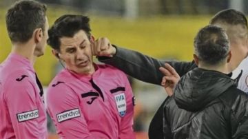 صاحب لكمة شهيرة.. معلومات عن خليل أوموت حكم مباراة الأهلى والزمالك فى السوبر