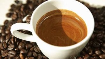 علامات تستدعي توقف النساء عن تناول القهوة