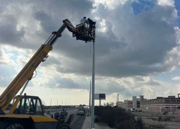 من الرسوة للدائري.. بدء أعمال تركيب كشافات الطاقة الشمسية بطريق جنوب بورسعيد من الرسوة للدائري.. بدء أعمال تركيب كشافات الطاقة الشمسية بطريق جنوب بورسعيد