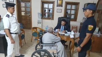 القضاء ورجال الشرطة .. دور إنساني أمام لجان الانتخابات بالغردقة القضاء ورجال الشرطة .. دور إنساني أمام لجان الانتخابات بالغردقة