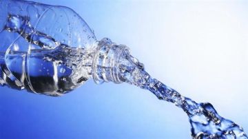 بعد انتشار الشائعات.. الصحة توضح آليات سحب عينات المياه وتطمئن المواطنين بعد انتشار الشائعات.. الصحة توضح آليات سحب عينات المياه وتطمئن المواطنين