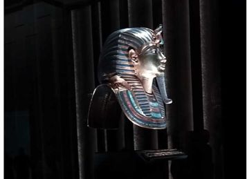 خلال أول أيام الافتتاح الرسمي.. إقبال كبير على قاعة الملك توت عنخ آمون داخل المتحف المصري الكبير