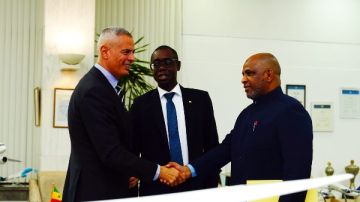 رئيس مصر للطيران يلتقى سفير جمهورية السنغال بالقاهرة رئيس مصر للطيران يلتقى سفير جمهورية السنغال بالقاهرة