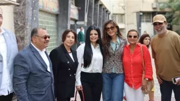 ريهام حجاج تدلي بصوتها في انتخابات البرلمان بالزمالك.. صور