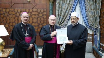 شيخ الأزهر: الأديان لا تتصارع بل تتحاور وتلتقي على إرساء السلام بين البشر شيخ الأزهر: الأديان لا تتصارع بل تتحاور وتلتقي على إرساء السلام بين البشر