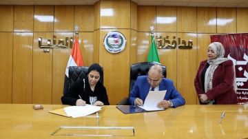 محافظ المنيا يوقع بروتوكول تعاون لإنشاء مركز أورام متخصص للمرأة ومشاغل حرف يدوية بأبوقرقاص