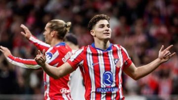 برشلونة يستهدف جوليان ألفاريز لتعويض ليفاندوفسكي في سوق الانتقالات الصيفية 2026